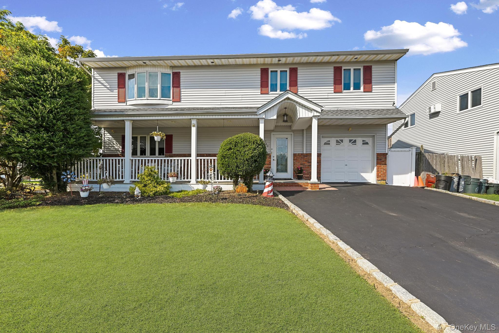 #1 photo, 769 Bay Place, 东长岛 Lindenhurst , NY 11757