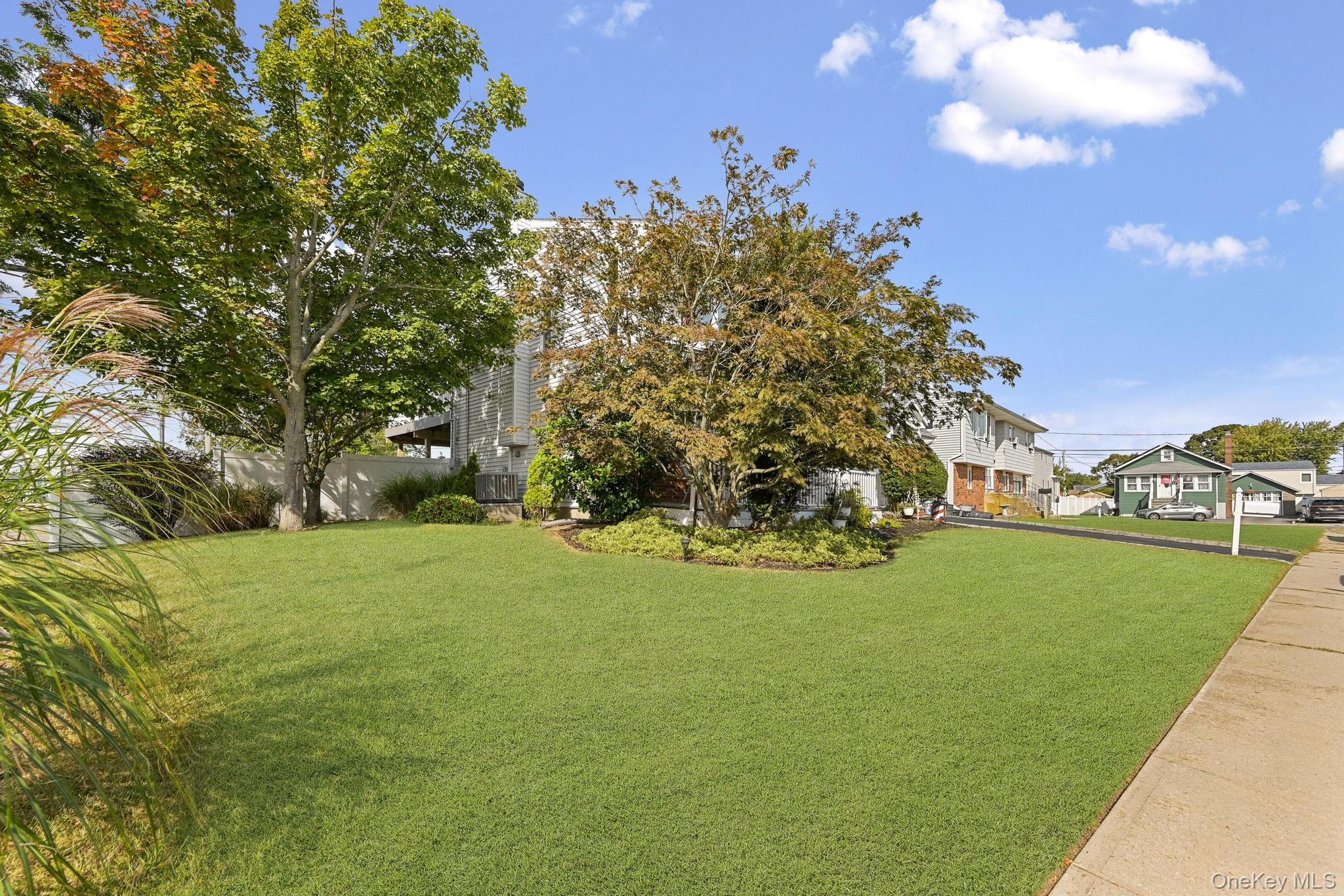 #16 photo, 769 Bay Place, 东长岛 Lindenhurst , NY 11757