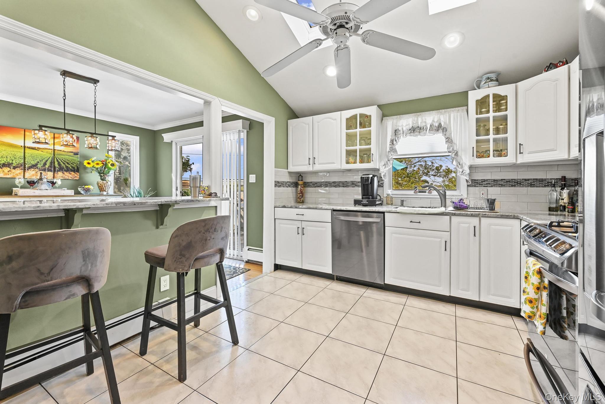 #4 photo, 769 Bay Place, 东长岛 Lindenhurst , NY 11757