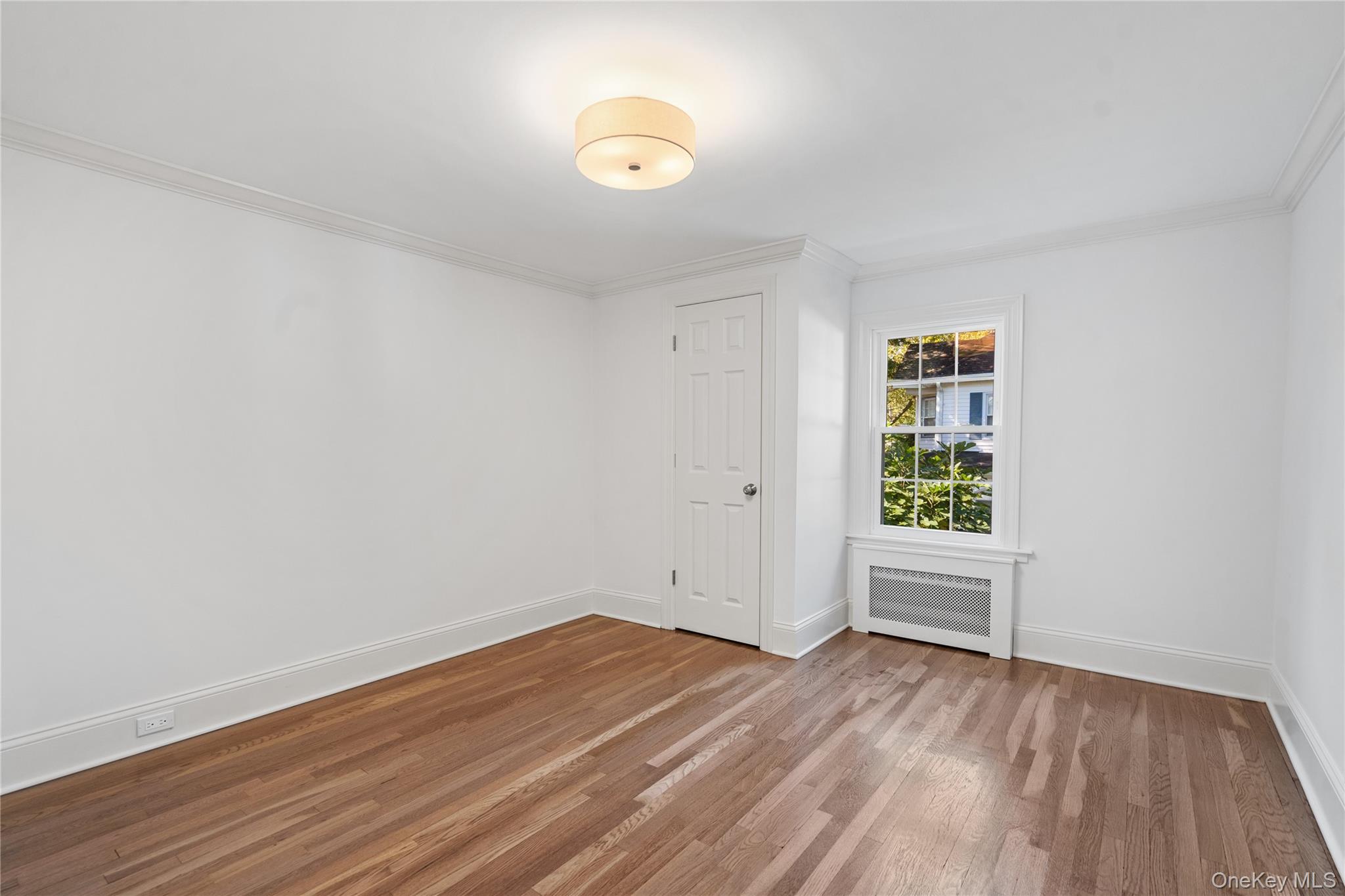 #19 photo, 99 Warner Avenue, Roslyn Heights , NY 11577