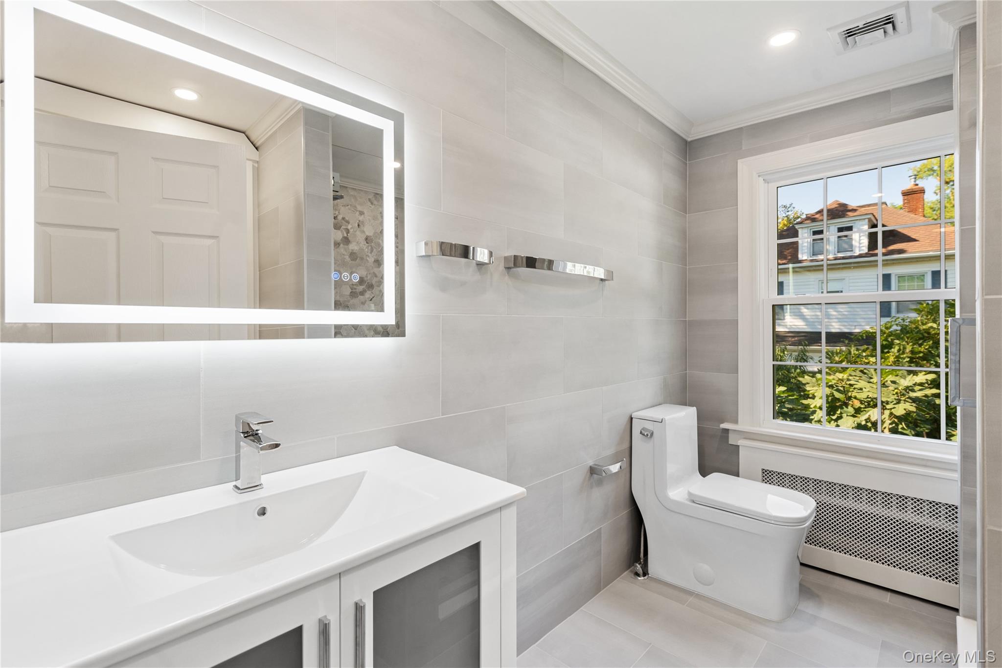 #20 photo, 99 Warner Avenue, Roslyn Heights , NY 11577