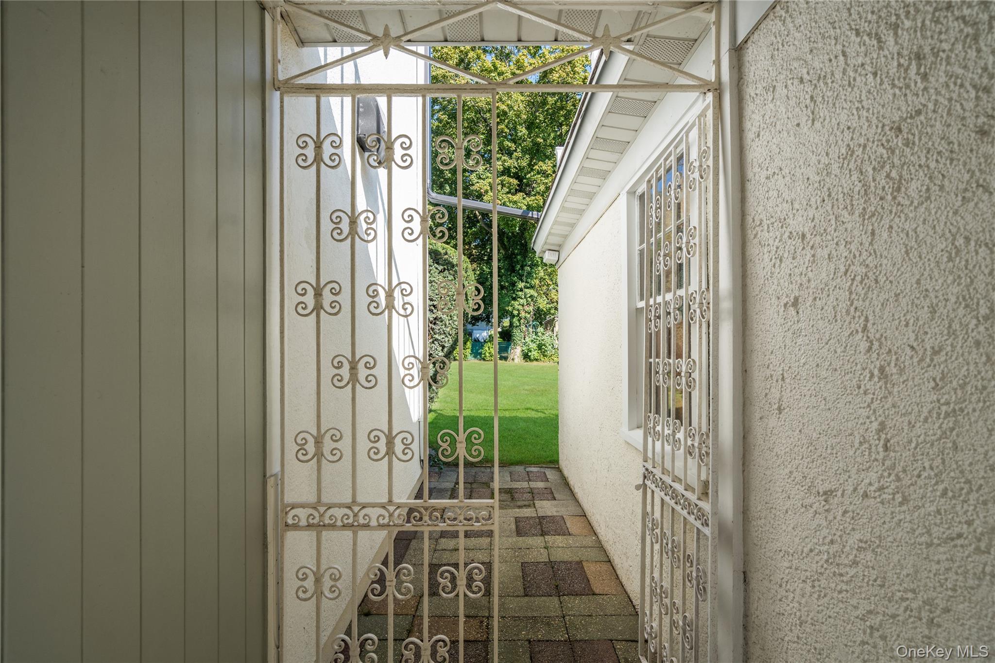 #4 photo, 99 Warner Avenue, Roslyn Heights , NY 11577