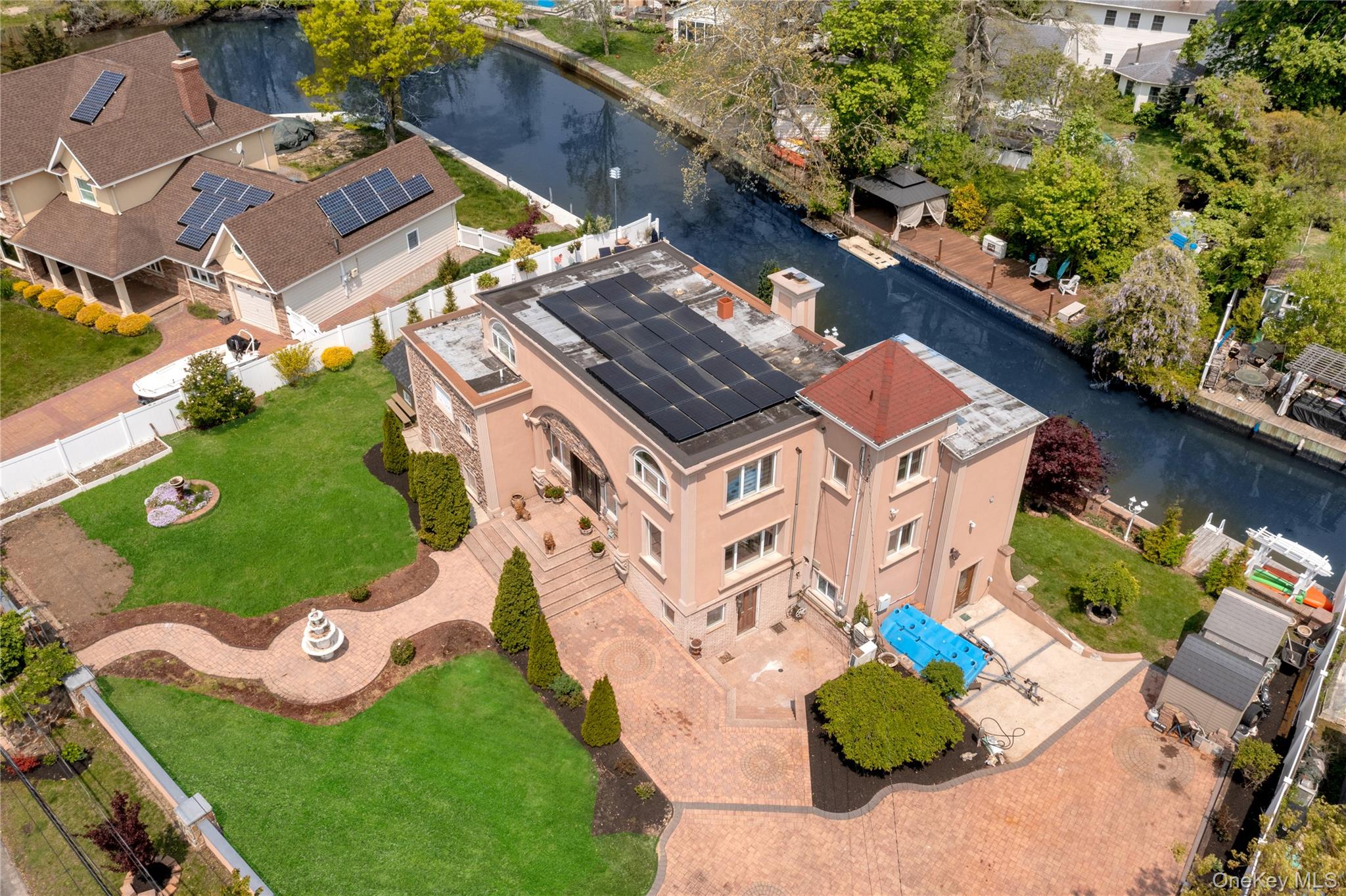 #1 photo, 54 Shore Drive, サフォーク郡 Oakdale , NY 11769