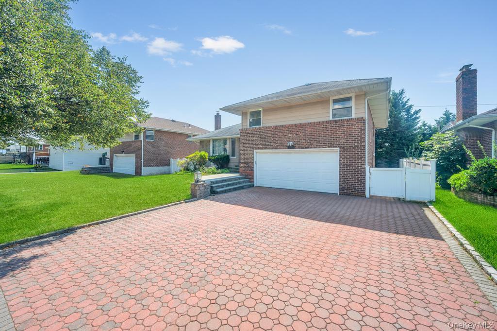 #1 photo, 51 Bellwood Drive, नासाउ काउंटी New Hyde Park , NY 11040