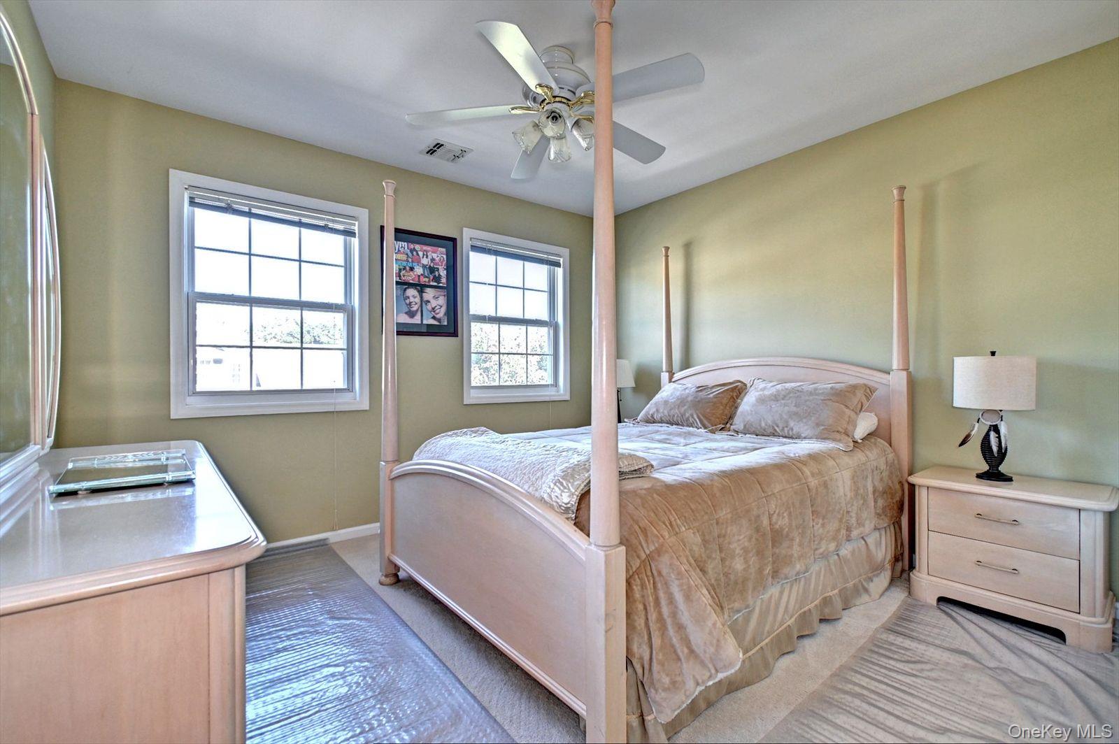 #20 photo, 410 Mystic Way, Bay Shore , NY 11706