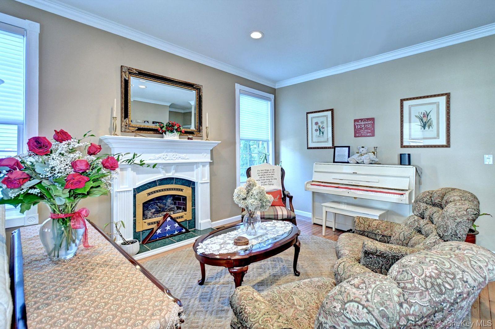 #8 photo, 410 Mystic Way, Bay Shore , NY 11706