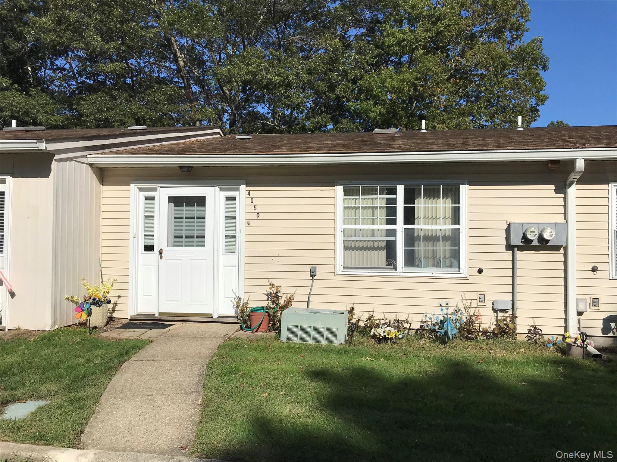 #1 photo, 405 Woodbridge Drive, サフォーク郡 Ridge , NY 11961