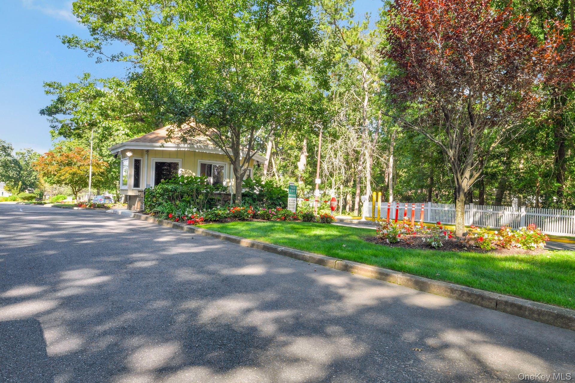 #10 photo, 405 Woodbridge Drive, サフォーク郡 Ridge , NY 11961