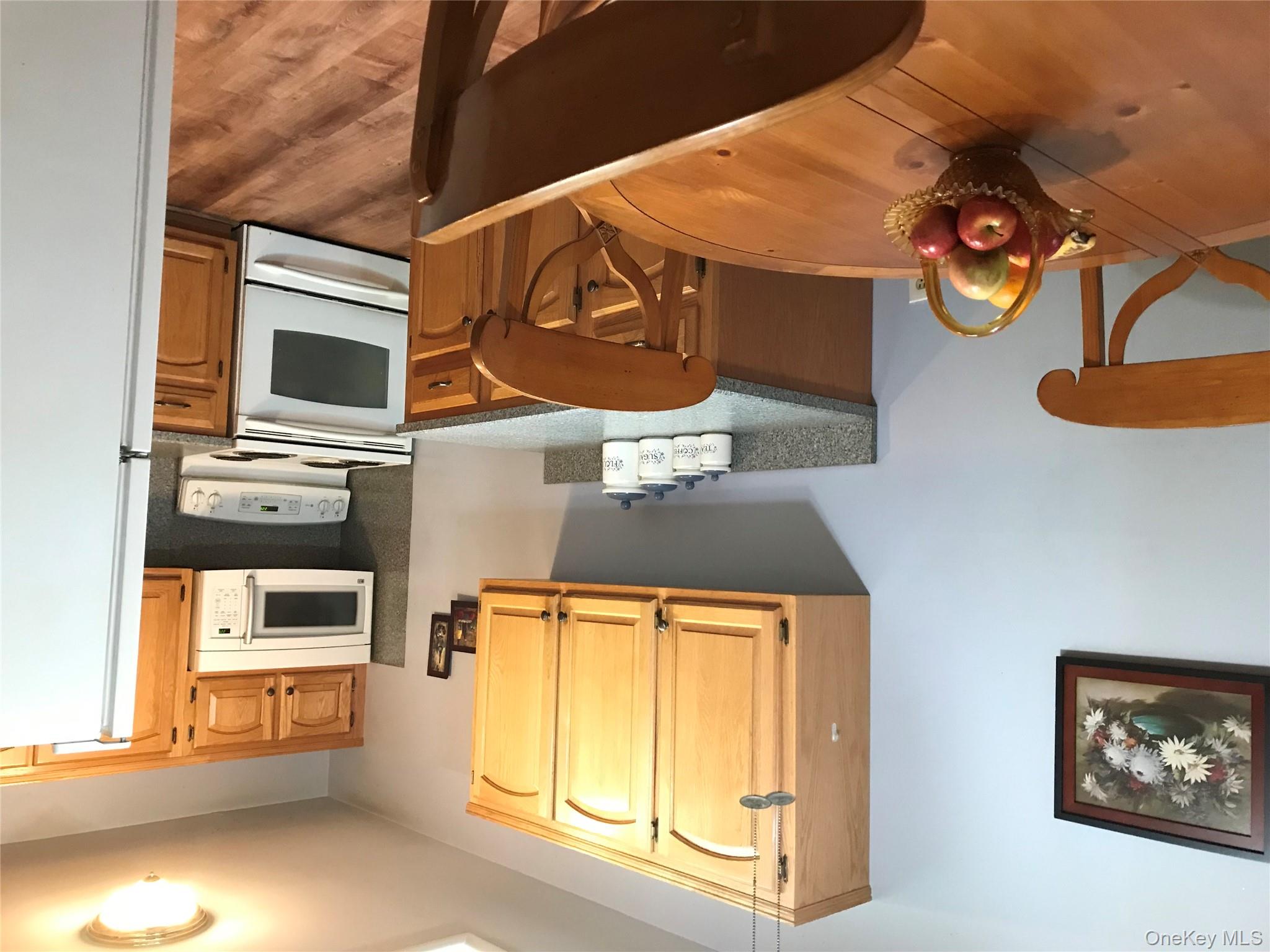 #2 photo, 405 Woodbridge Drive, サフォーク郡 Ridge , NY 11961