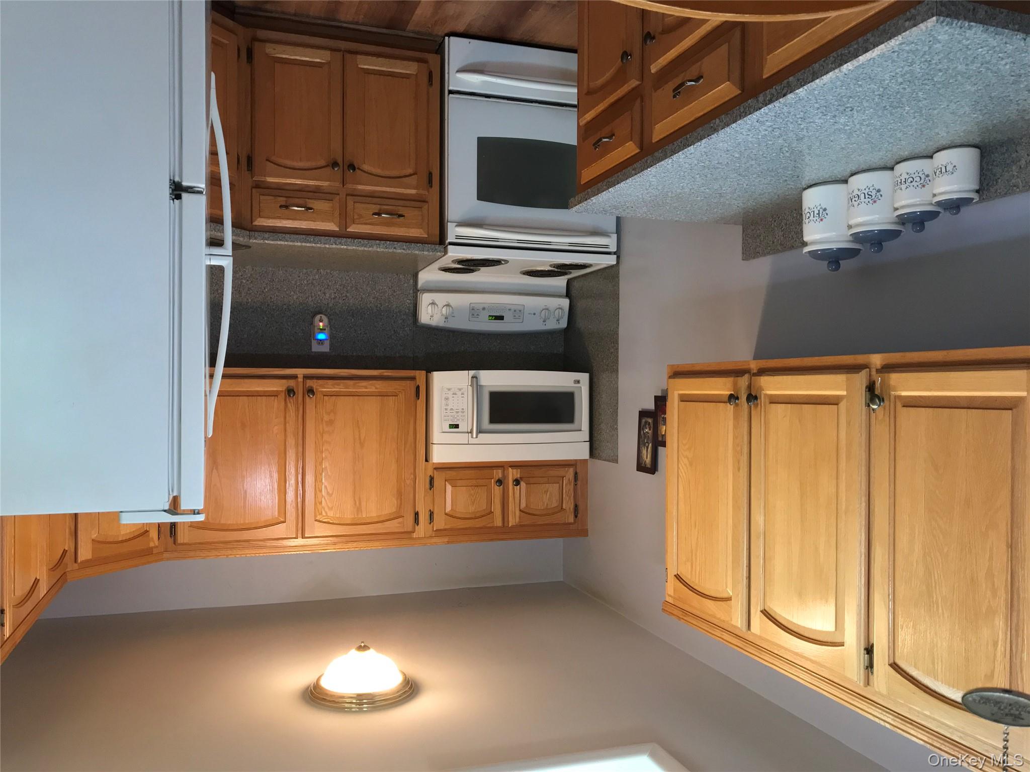 #4 photo, 405 Woodbridge Drive, サフォーク郡 Ridge , NY 11961