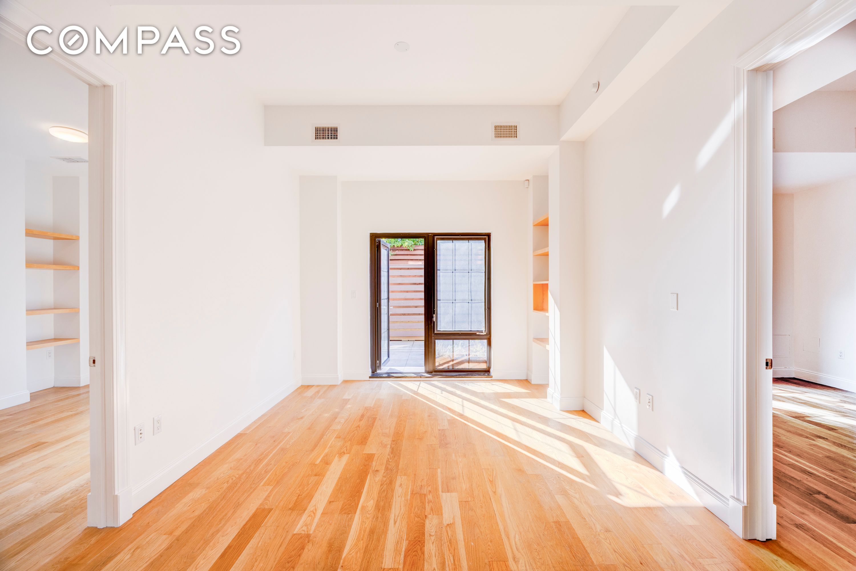 #11 photo, 42 Maspeth Avenue, ブルックリン区 East Williamsburg , NY 11211