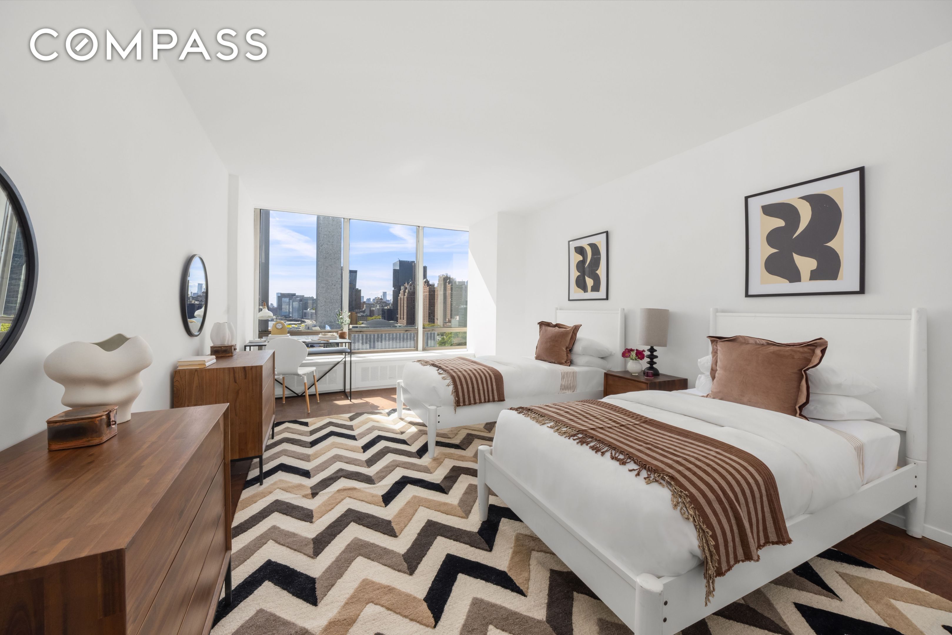 #10 photo, 870 United Nations Plaza, マンハッタン Midtown East , NY 10017