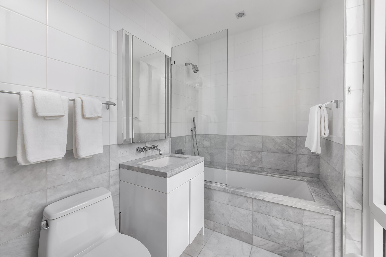 #10 photo, 1355 1ST Avenue, マンハッタン Lenox Hill , NY 10021