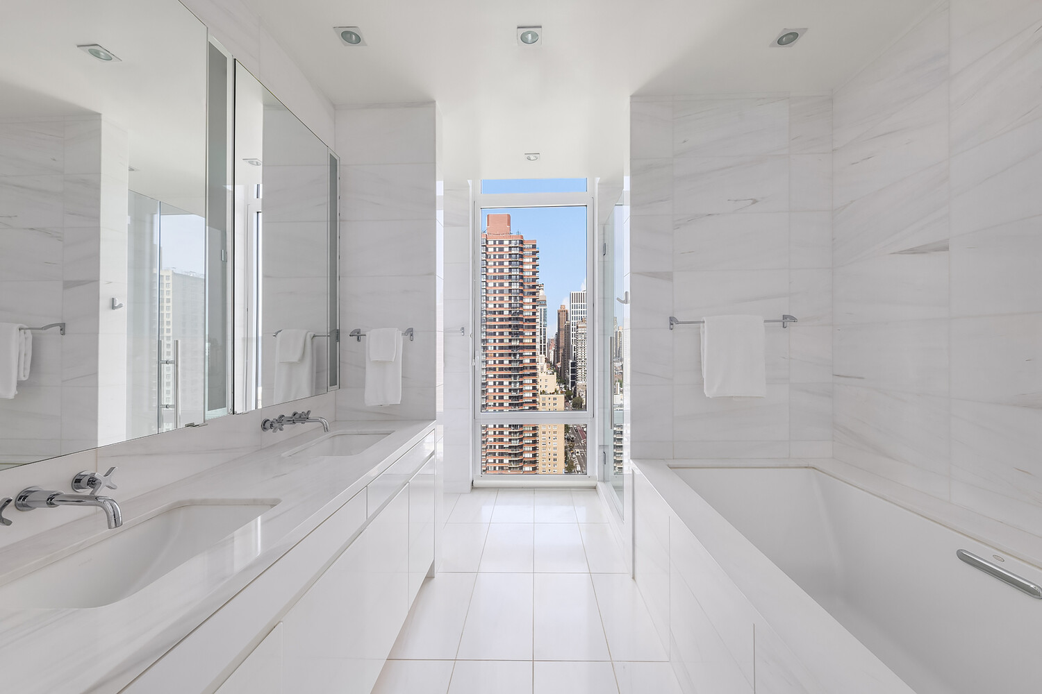 #8 photo, 1355 1ST Avenue, マンハッタン Lenox Hill , NY 10021