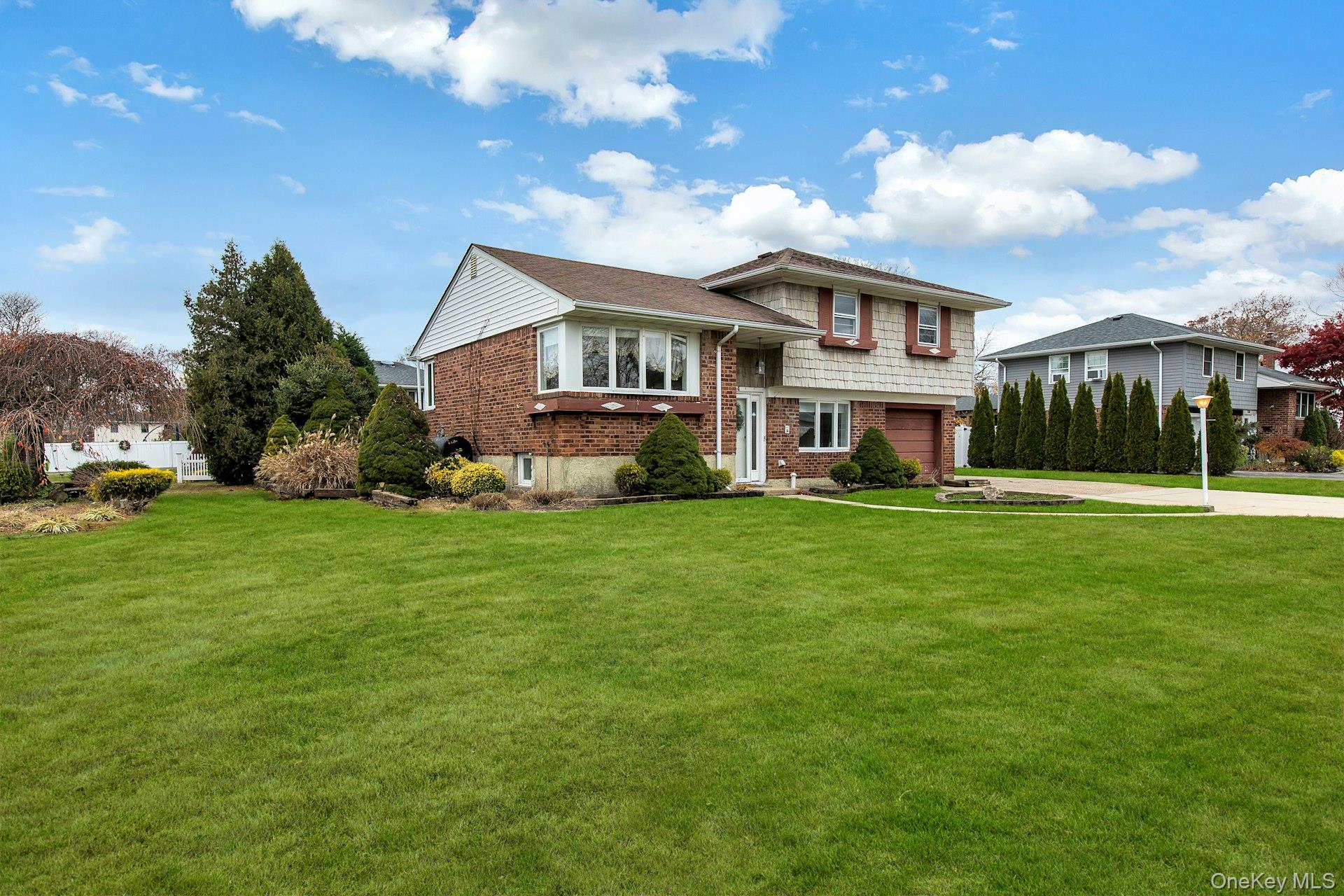 #1 photo, 154 Sherry Street, 东长岛 东艾斯利普 East Islip , NY 11730