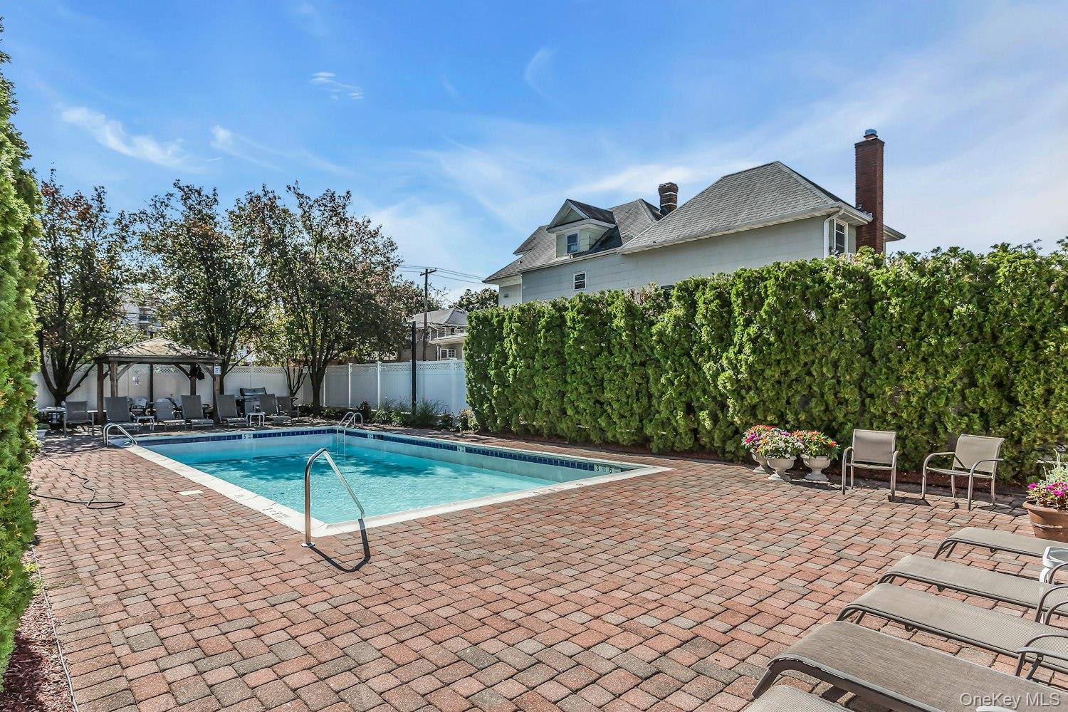 #10 photo, 242 MAPLE Avenue, ナッソー郡 Westbury , NY 11590