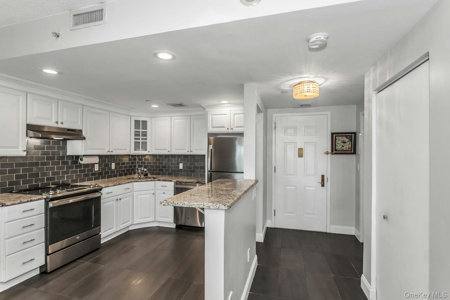 #11 photo, 242 MAPLE Avenue, ナッソー郡 Westbury , NY 11590