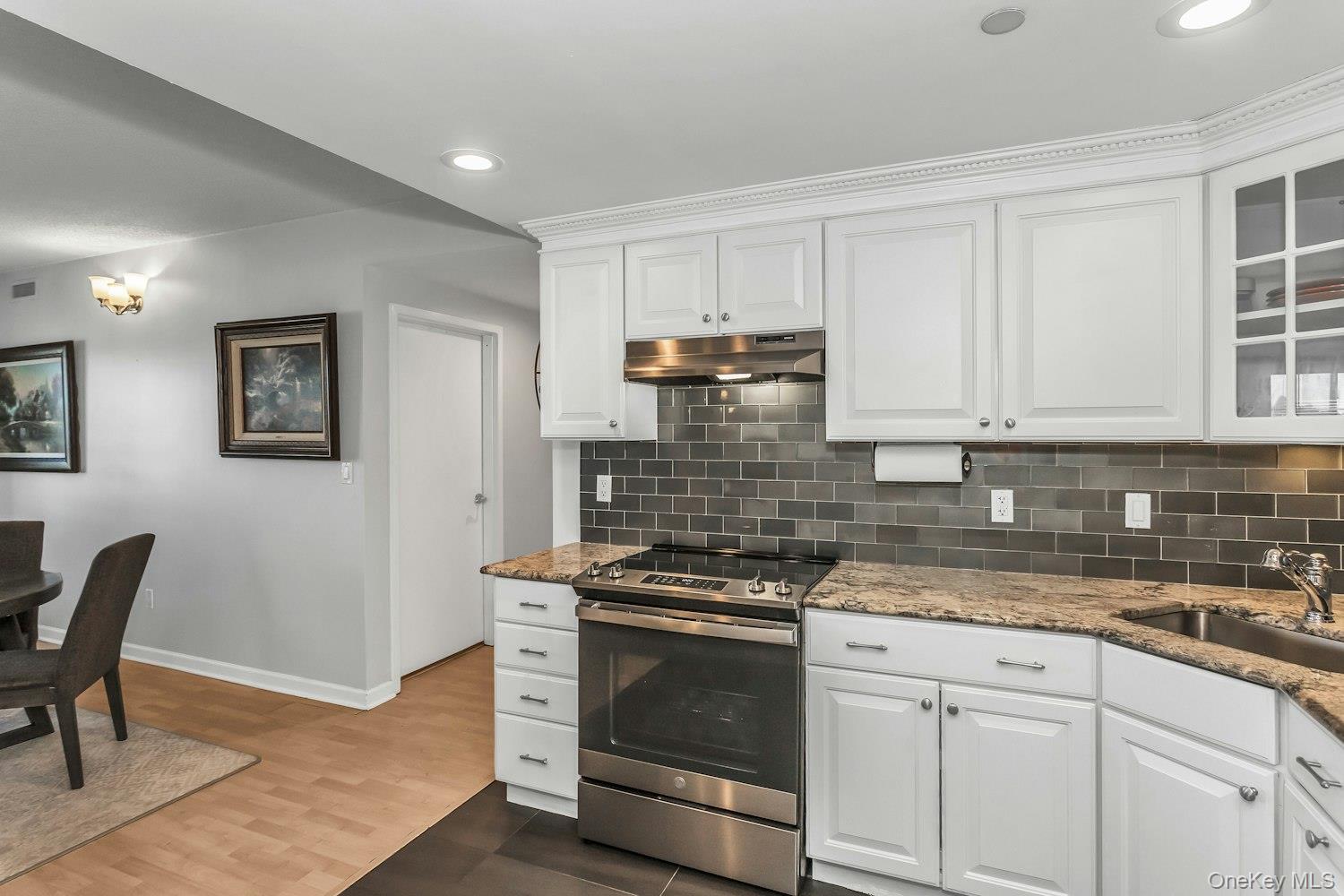 #14 photo, 242 MAPLE Avenue, ナッソー郡 Westbury , NY 11590