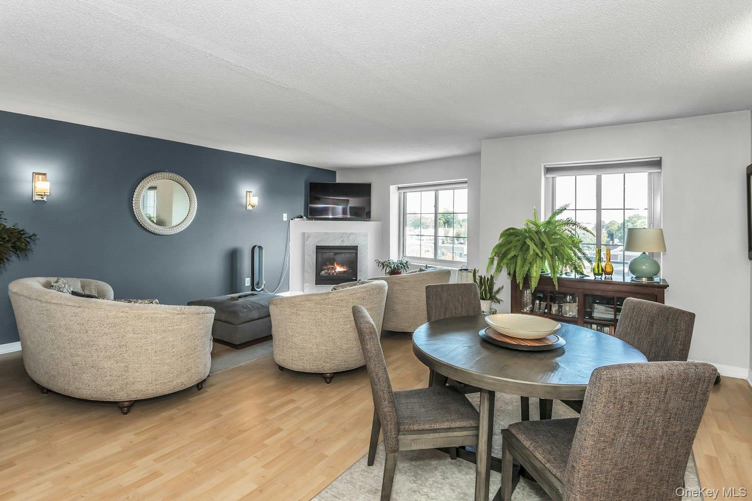 #17 photo, 242 MAPLE Avenue, ナッソー郡 Westbury , NY 11590