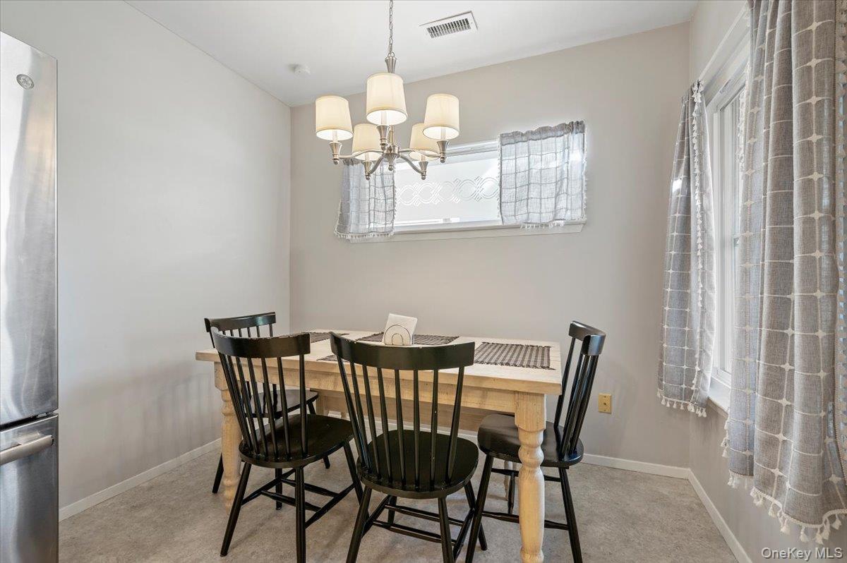 #11 photo, 75 Eric Drive, サフォーク郡 Middle Island , NY 11953