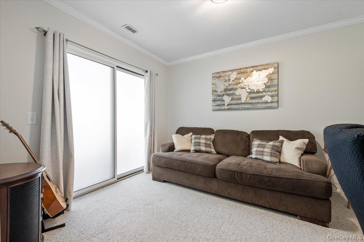 #12 photo, 75 Eric Drive, サフォーク郡 Middle Island , NY 11953