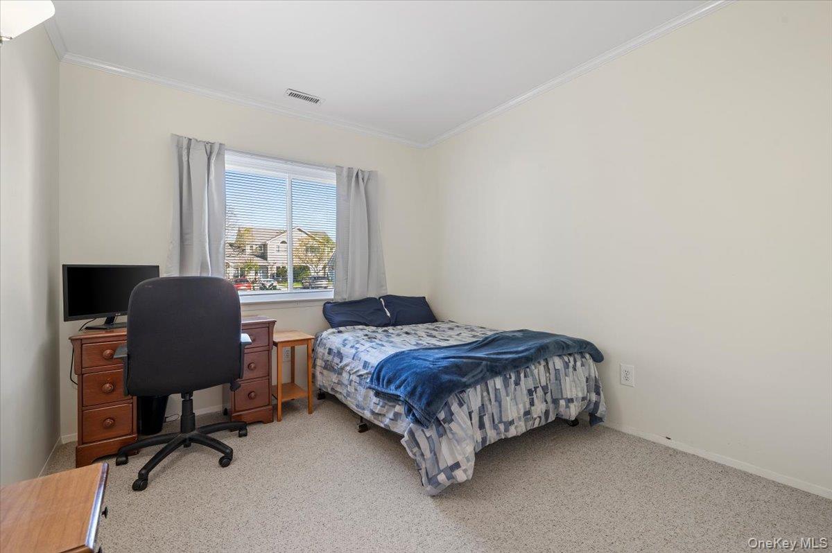 #15 photo, 75 Eric Drive, サフォーク郡 Middle Island , NY 11953