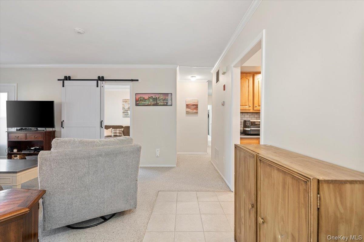 #3 photo, 75 Eric Drive, サフォーク郡 Middle Island , NY 11953