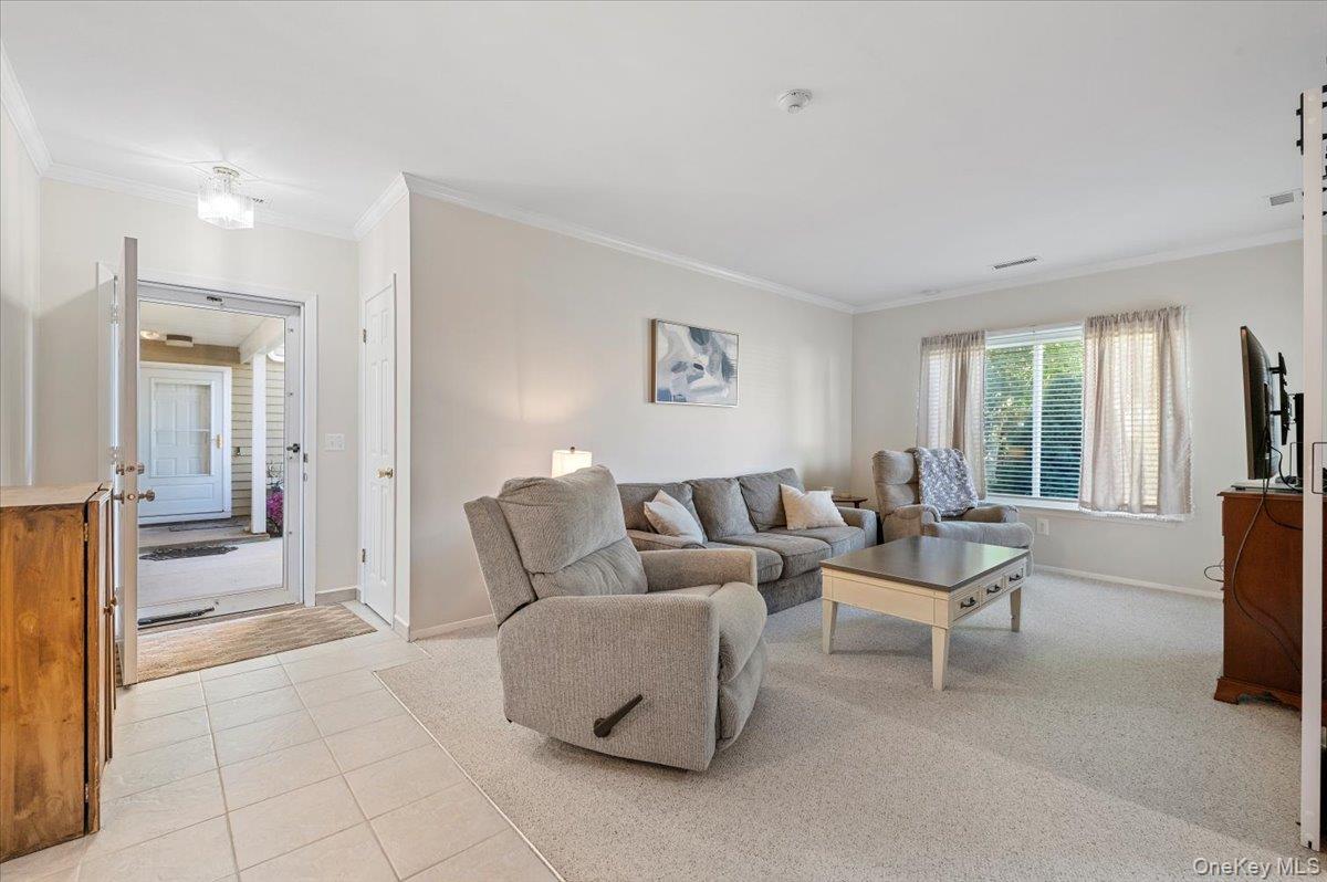 #6 photo, 75 Eric Drive, サフォーク郡 Middle Island , NY 11953