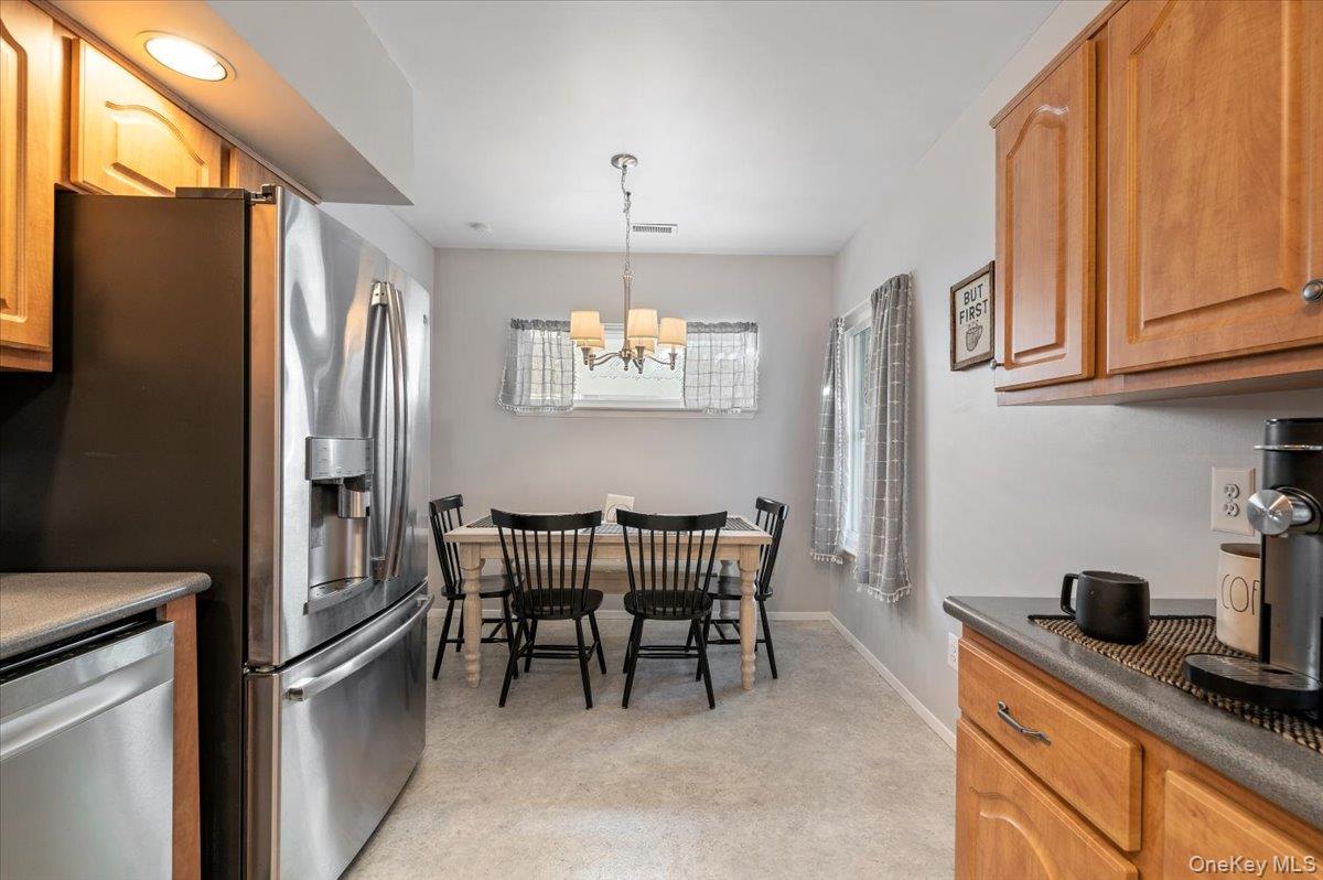 #9 photo, 75 Eric Drive, サフォーク郡 Middle Island , NY 11953