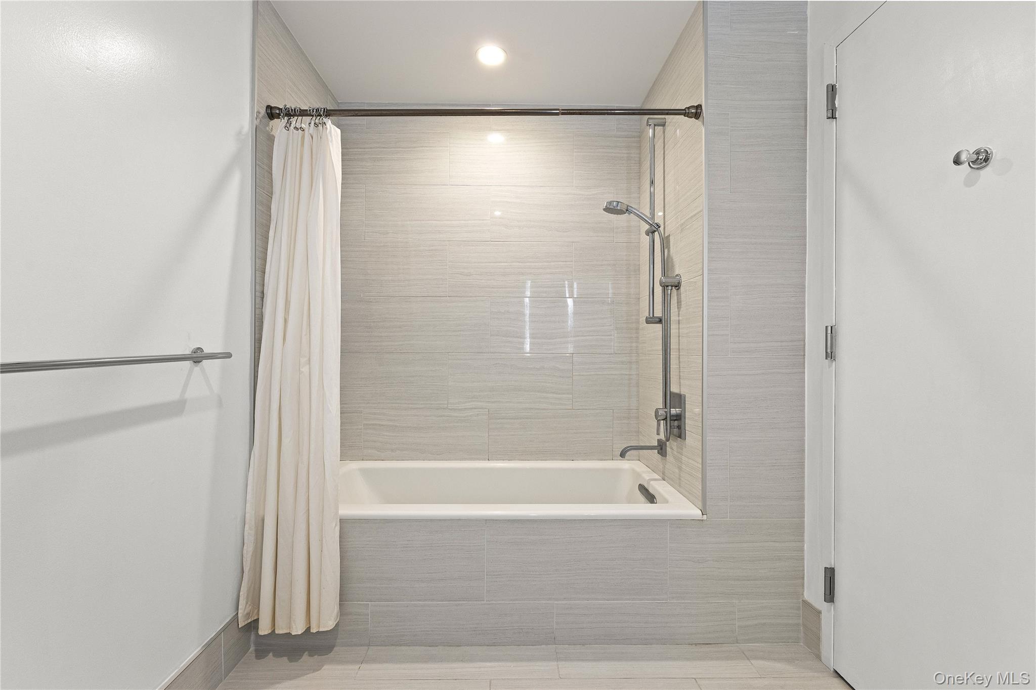 #16 photo, 131-01 40th Road, クイーンズ区 Flushing , NY 11354