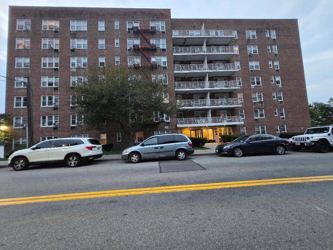 #1 photo, 709 Warburton Avenue, #7G, Yonkers , NY 10701