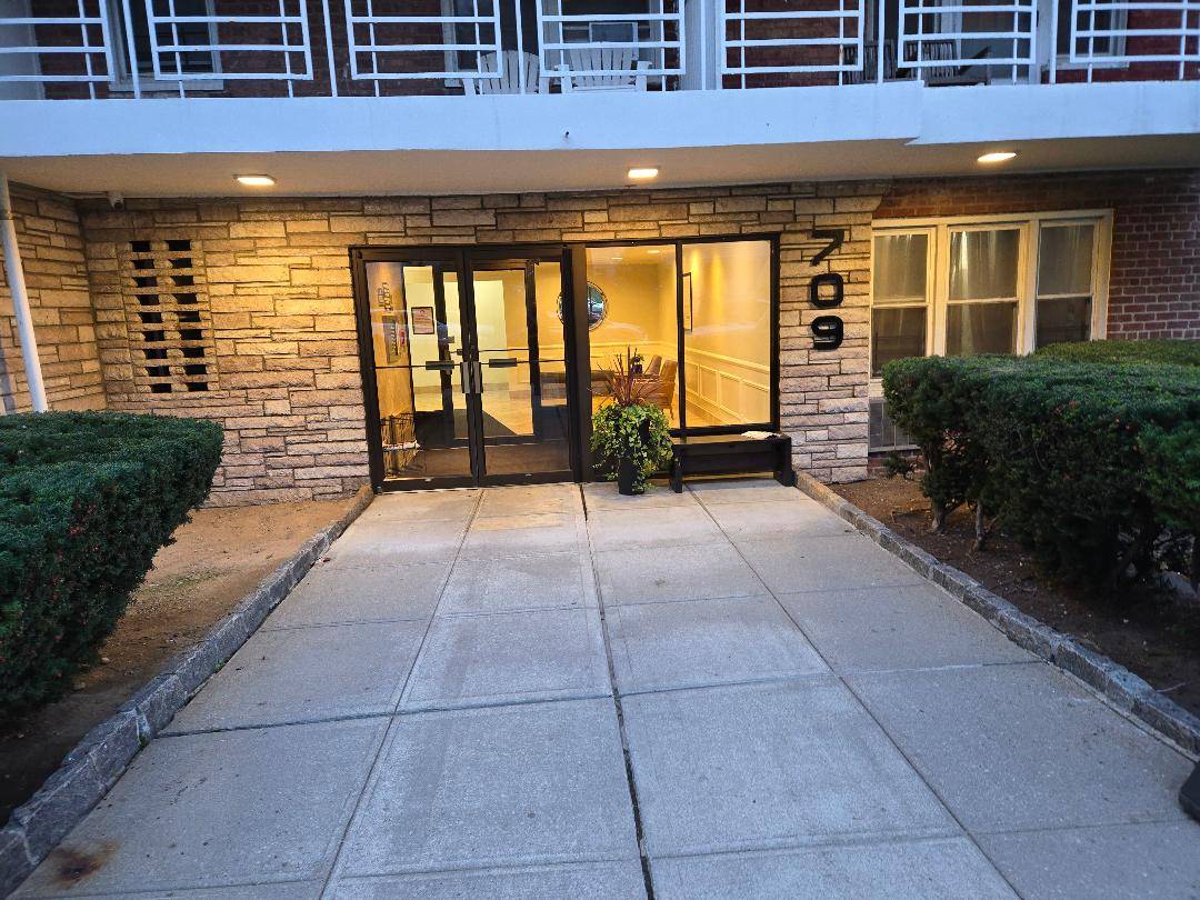 #2 photo, 709 Warburton Avenue, #7G, Yonkers , NY 10701