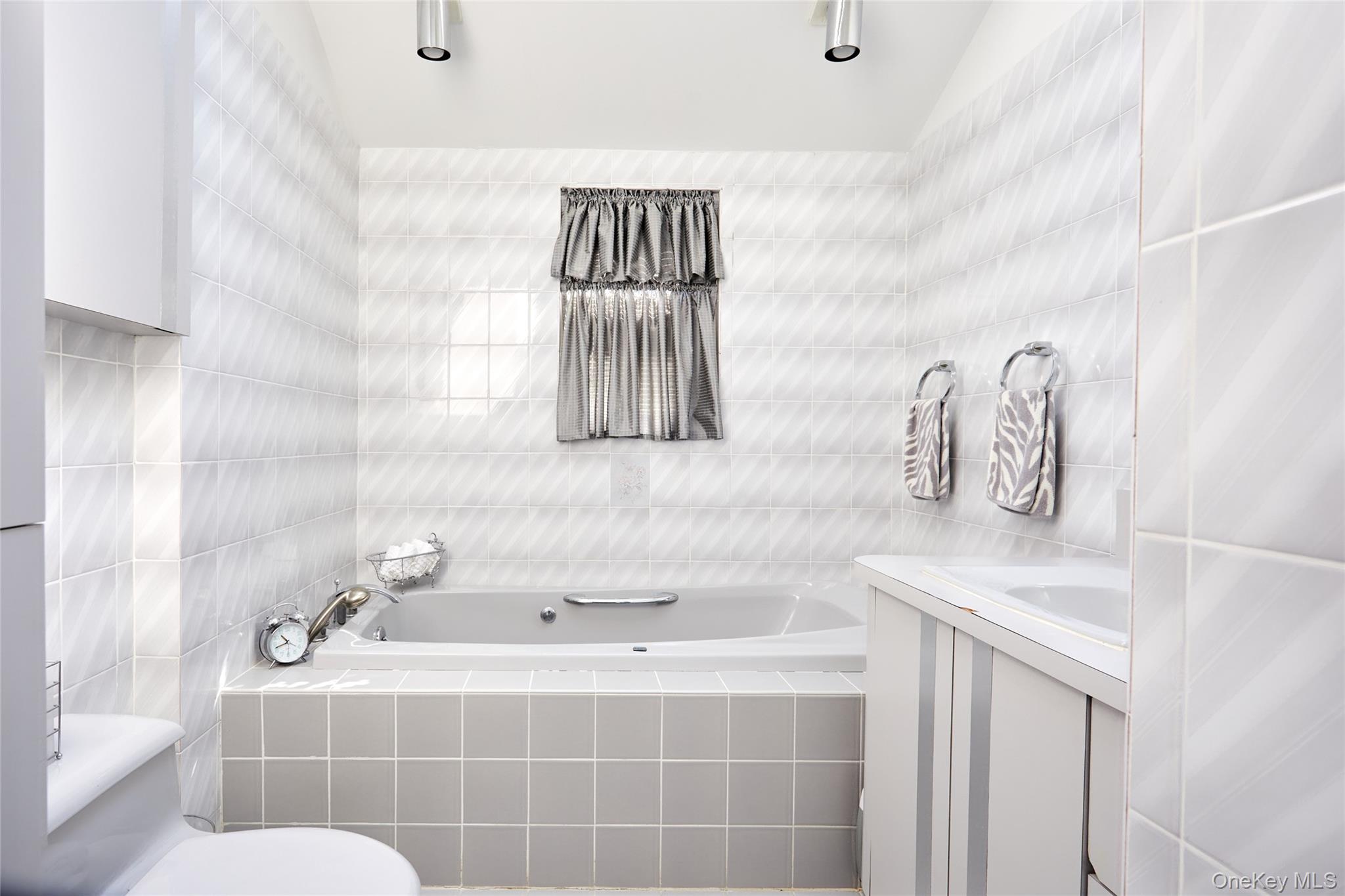 #11 photo, 3373 Lawrence Avenue, Oceanside , NY 11572