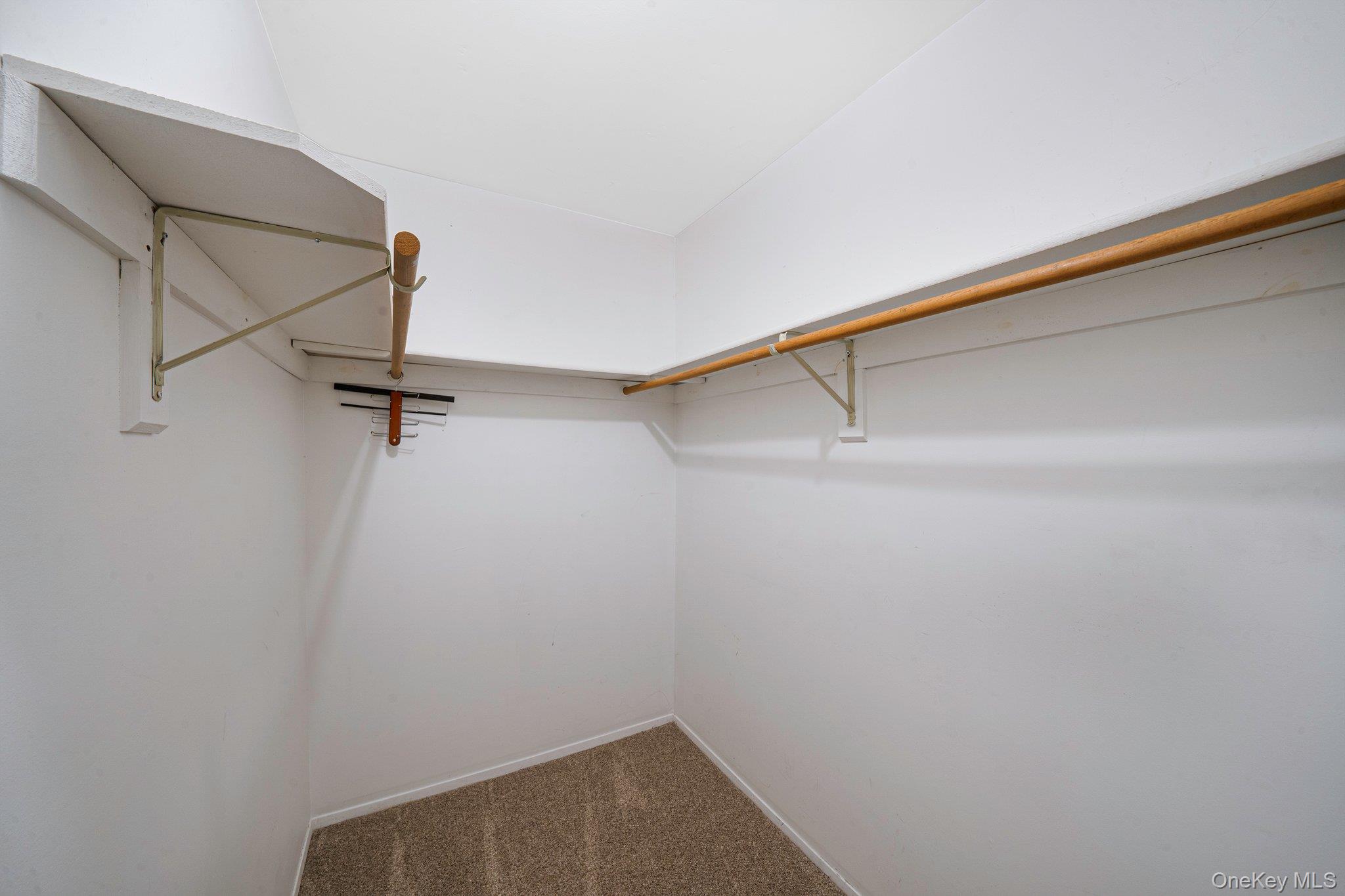 #10 photo, 908 Sara Circle, サフォーク郡 Port Jefferson Station , NY 11776