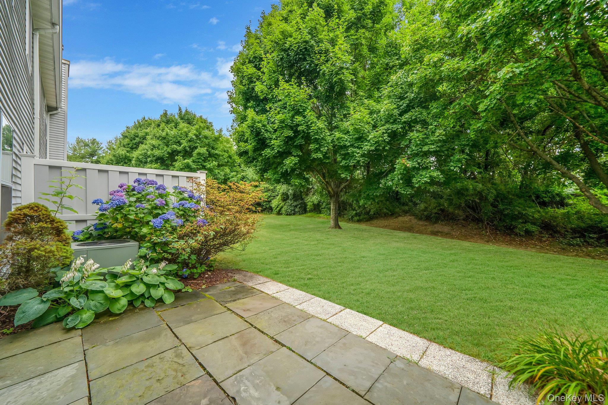 #16 photo, 908 Sara Circle, サフォーク郡 Port Jefferson Station , NY 11776