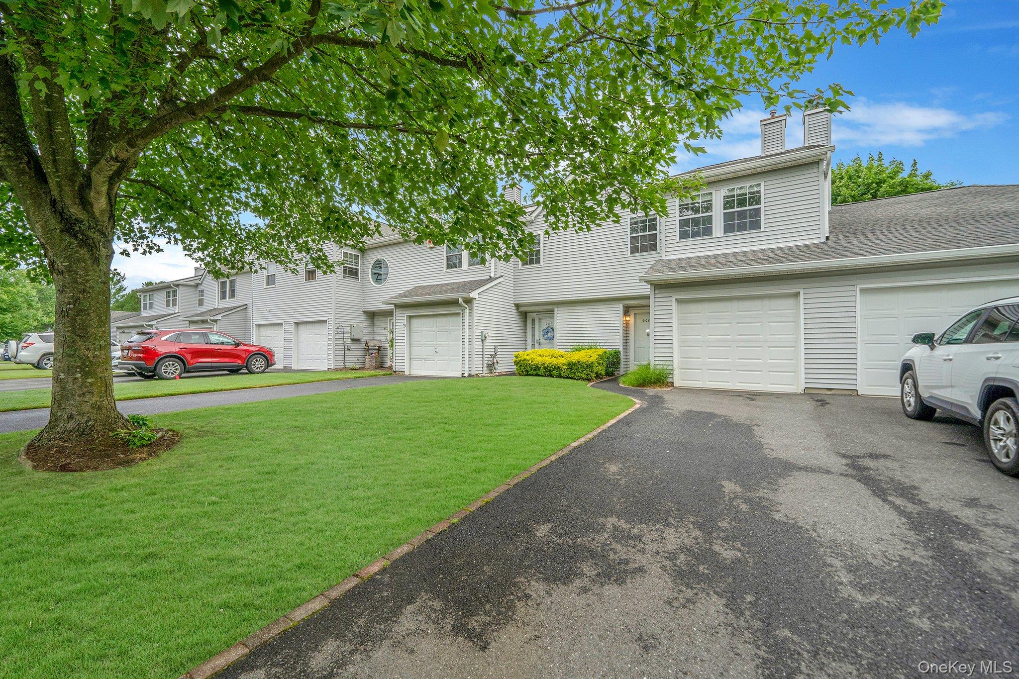 #2 photo, 908 Sara Circle, サフォーク郡 Port Jefferson Station , NY 11776