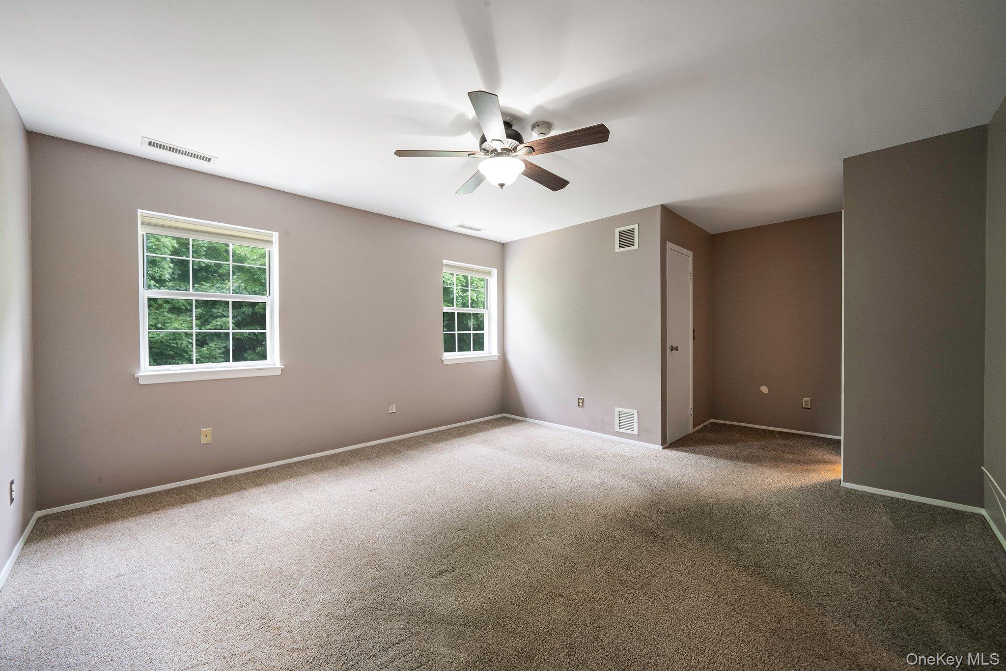 #8 photo, 908 Sara Circle, サフォーク郡 Port Jefferson Station , NY 11776