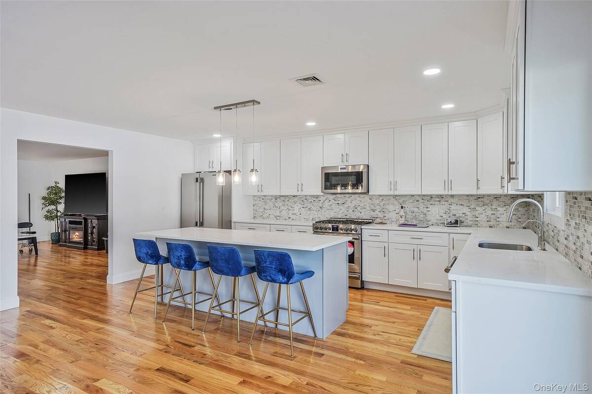 #10 photo, 41 Eldridge Avenue, Hempstead , NY 11550