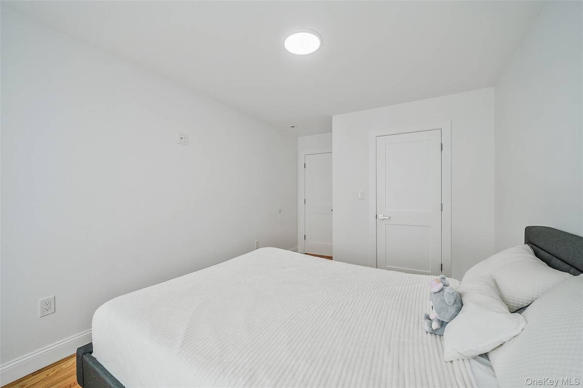 #21 photo, 41 Eldridge Avenue, Hempstead , NY 11550