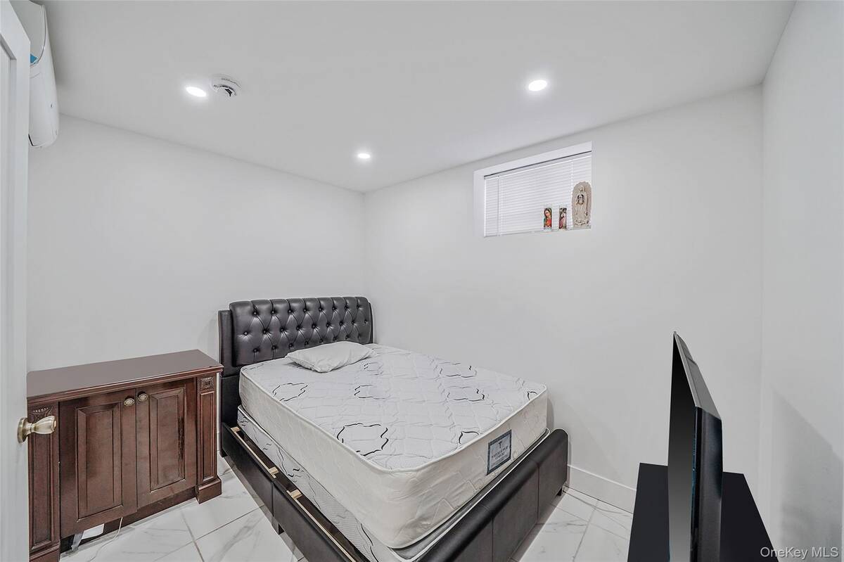 #26 photo, 41 Eldridge Avenue, Hempstead , NY 11550