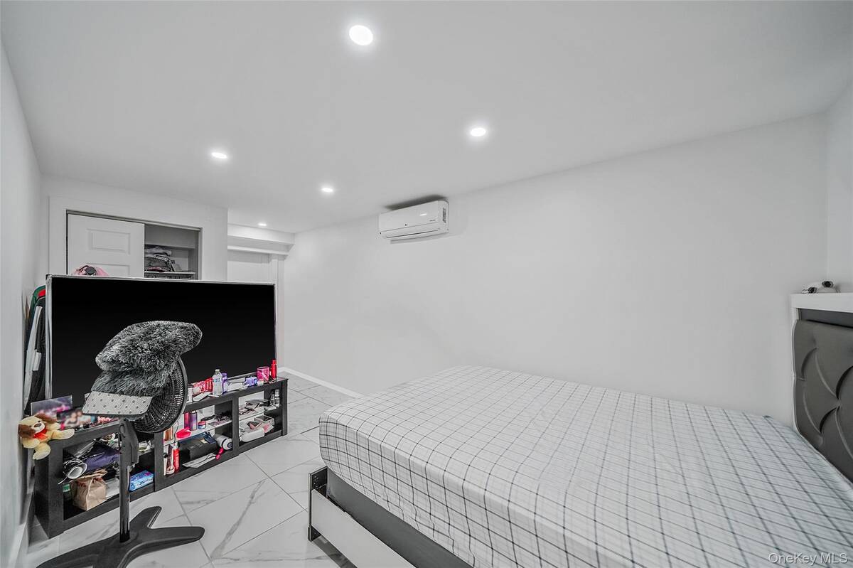 #27 photo, 41 Eldridge Avenue, Hempstead , NY 11550