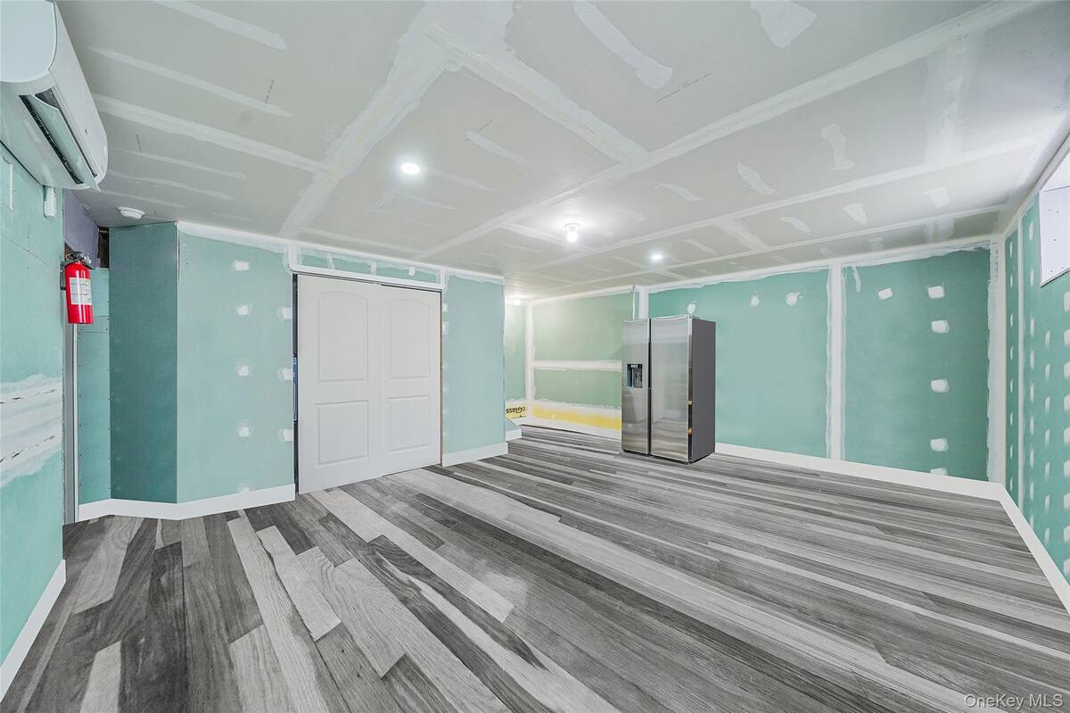 #32 photo, 41 Eldridge Avenue, Hempstead , NY 11550