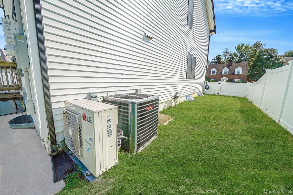 #34 photo, 41 Eldridge Avenue, Hempstead , NY 11550