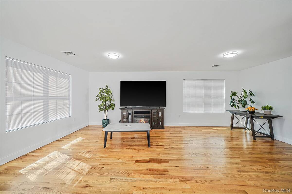 #5 photo, 41 Eldridge Avenue, Hempstead , NY 11550