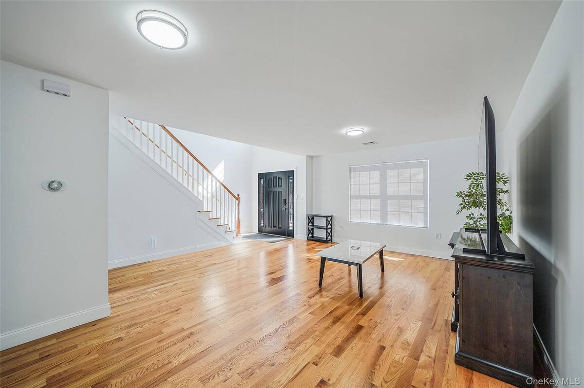 #7 photo, 41 Eldridge Avenue, Hempstead , NY 11550