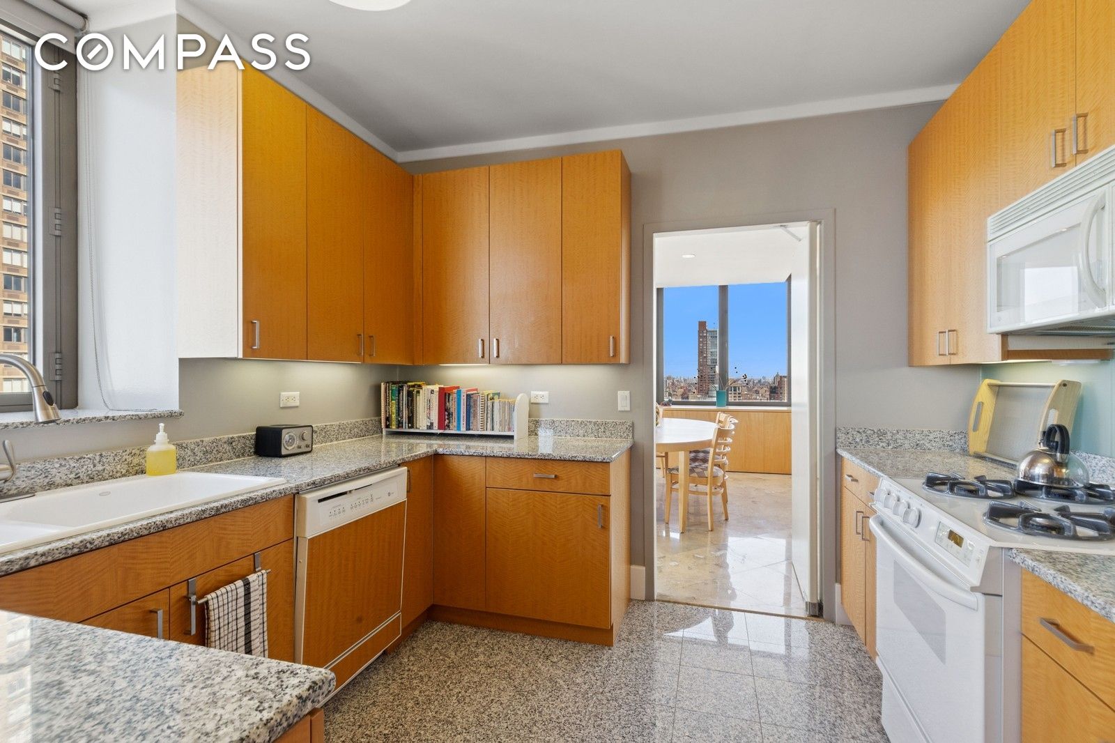 #6 photo, 2 Columbus Avenue, マンハッタン Upper West Side , NY 10023