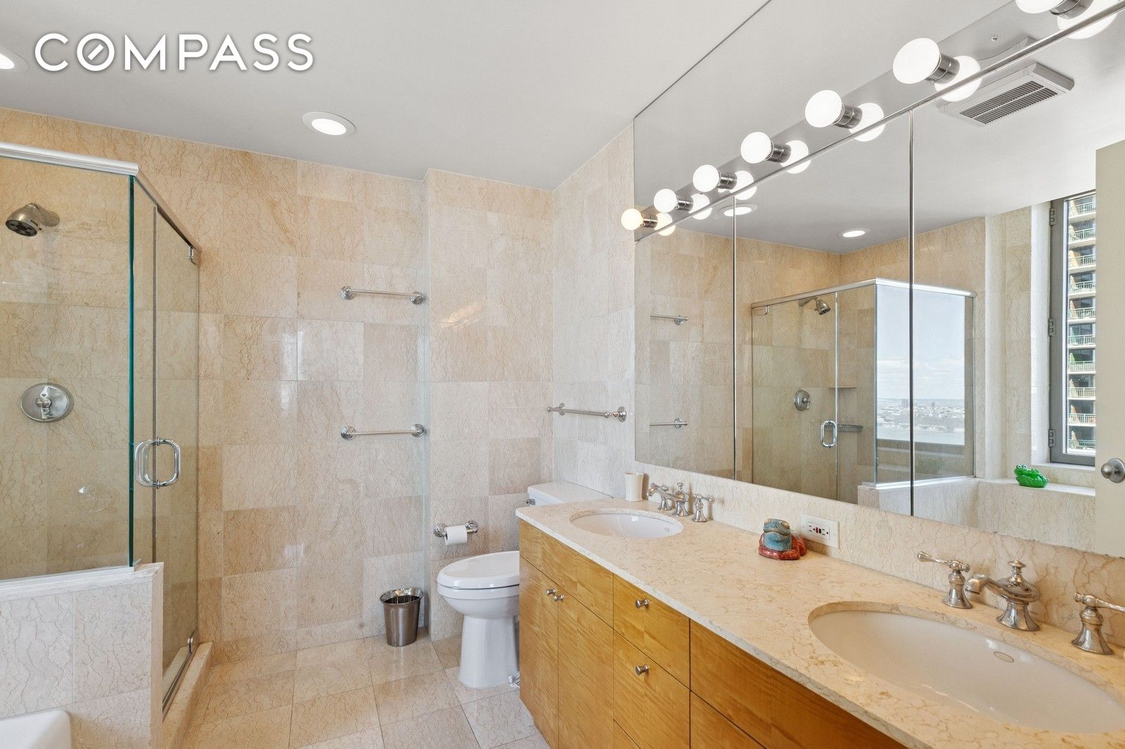 #8 photo, 2 Columbus Avenue, マンハッタン Upper West Side , NY 10023