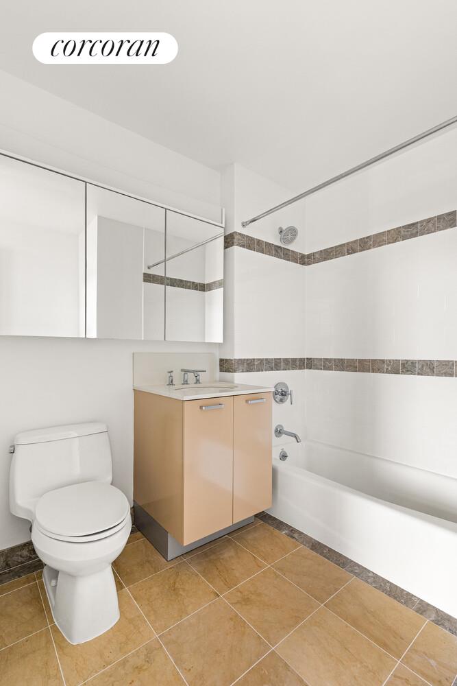 #14 photo, 415 MAIN Street, マンハッタン Roosevelt Island , NY 10044