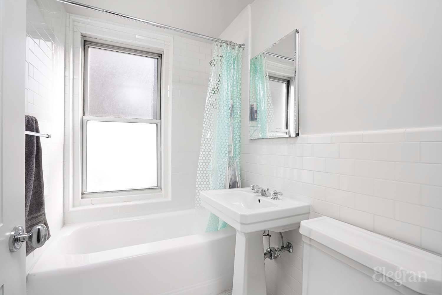 #7 photo, 325 W 45th Street, マンハッタン Hell's Kitchen , NY 10036