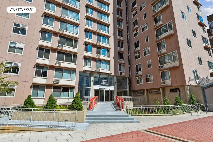 #17 photo, 575 MAIN Street, マンハッタン Roosevelt Island , NY 10044